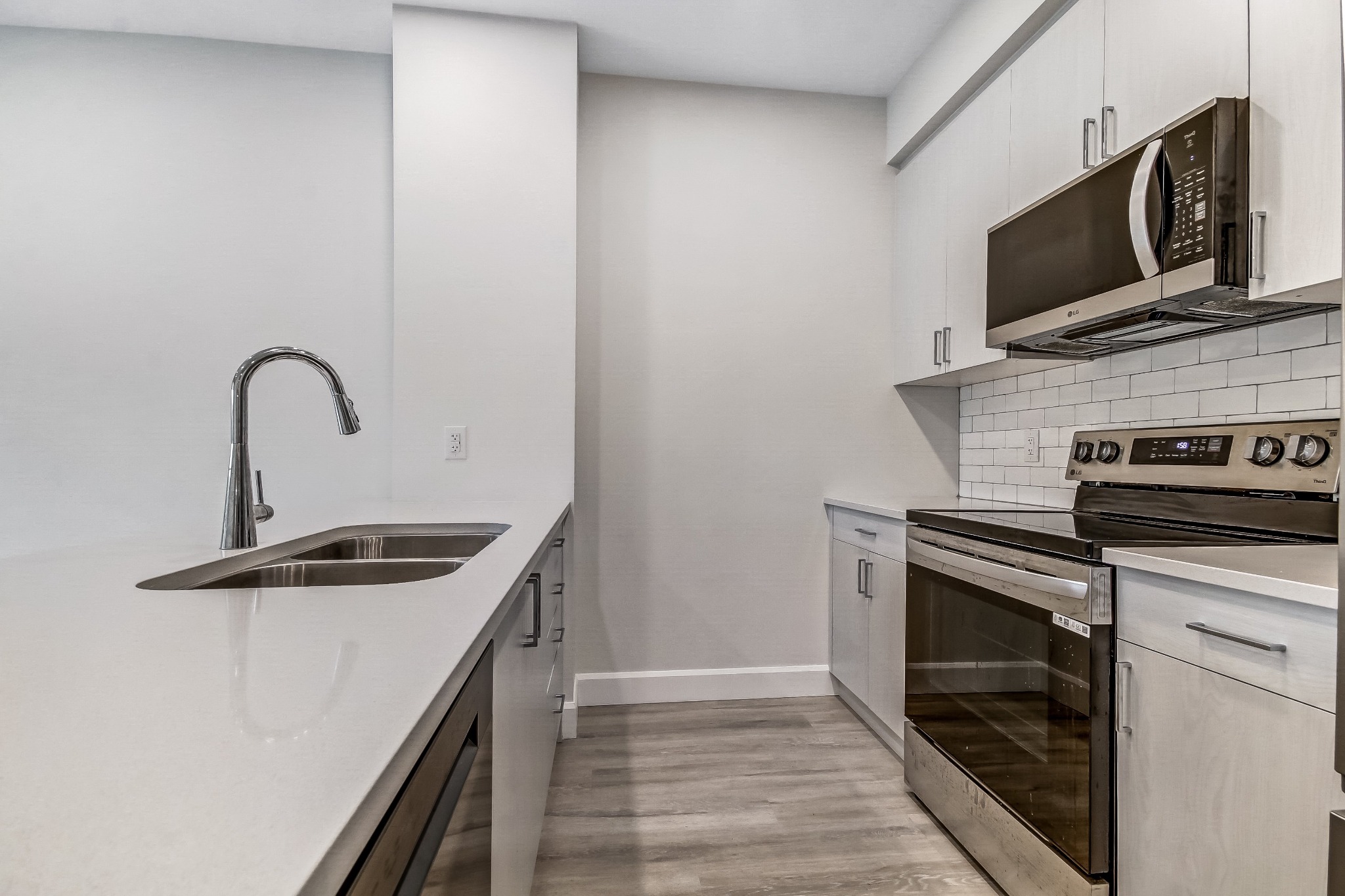 Stanley - Kitchen Stanley kitchen with quartz counters and stainless steel appliances at Walnut Park